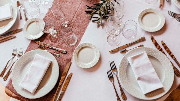 Service de location d'assiettes, couverts et verreries  