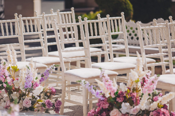 Location de tables, chaises et mange-debouts  